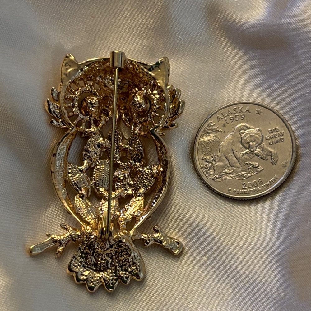 Adorable Gold and Silver Owl Brooch - Picture 4 of 4